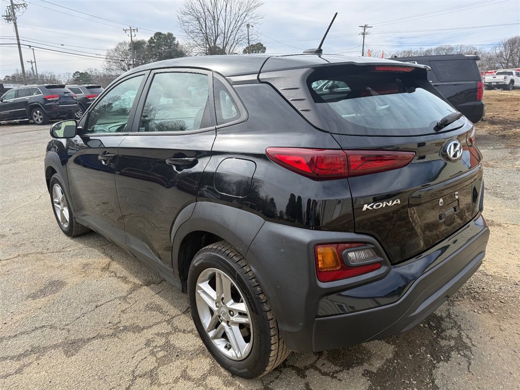 Used 2021 Hyundai Kona SE AWD/4WD image 3