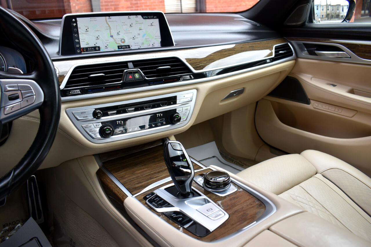 Used 2019 BMW 750i w/ Executive Package image 26