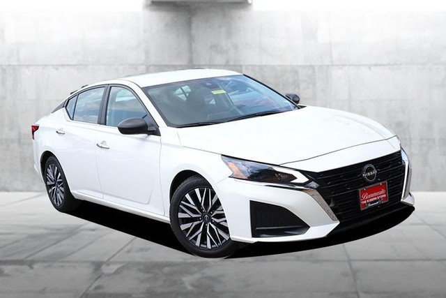 Certified 2025 Nissan Altima 2.5 SV FWD image 2