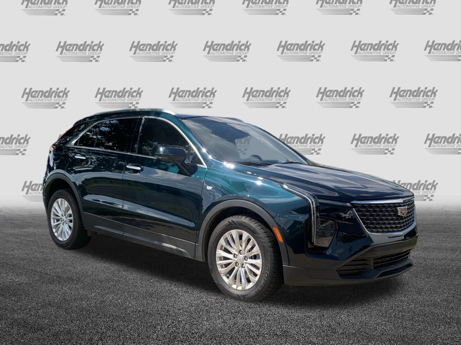 Used 2024 Cadillac XT4 Luxury w/ Cold Weather Package FWD image 2