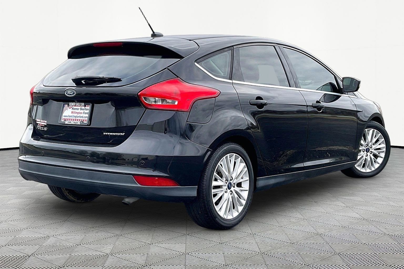Used 2018 Ford Focus Titanium w/ Titanium Technology Package FWD image 11