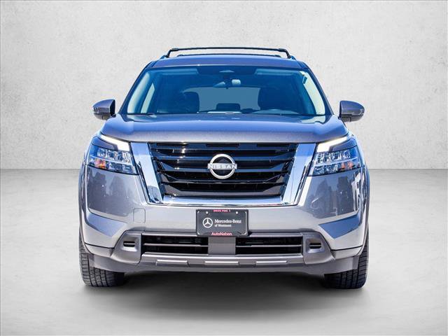 Used 2022 Nissan Pathfinder SV image 2