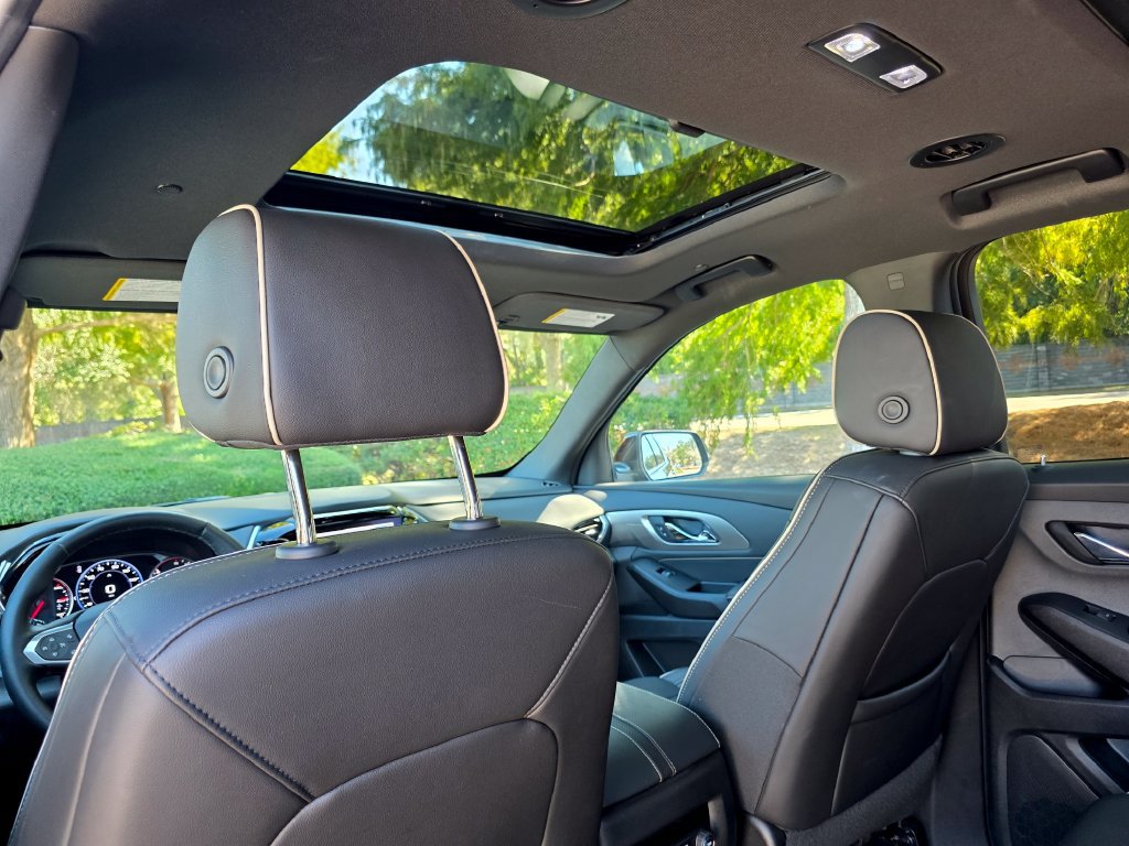 Certified 2023 Chevrolet Traverse Premier w/ LPO, Cargo Package FWD image 30