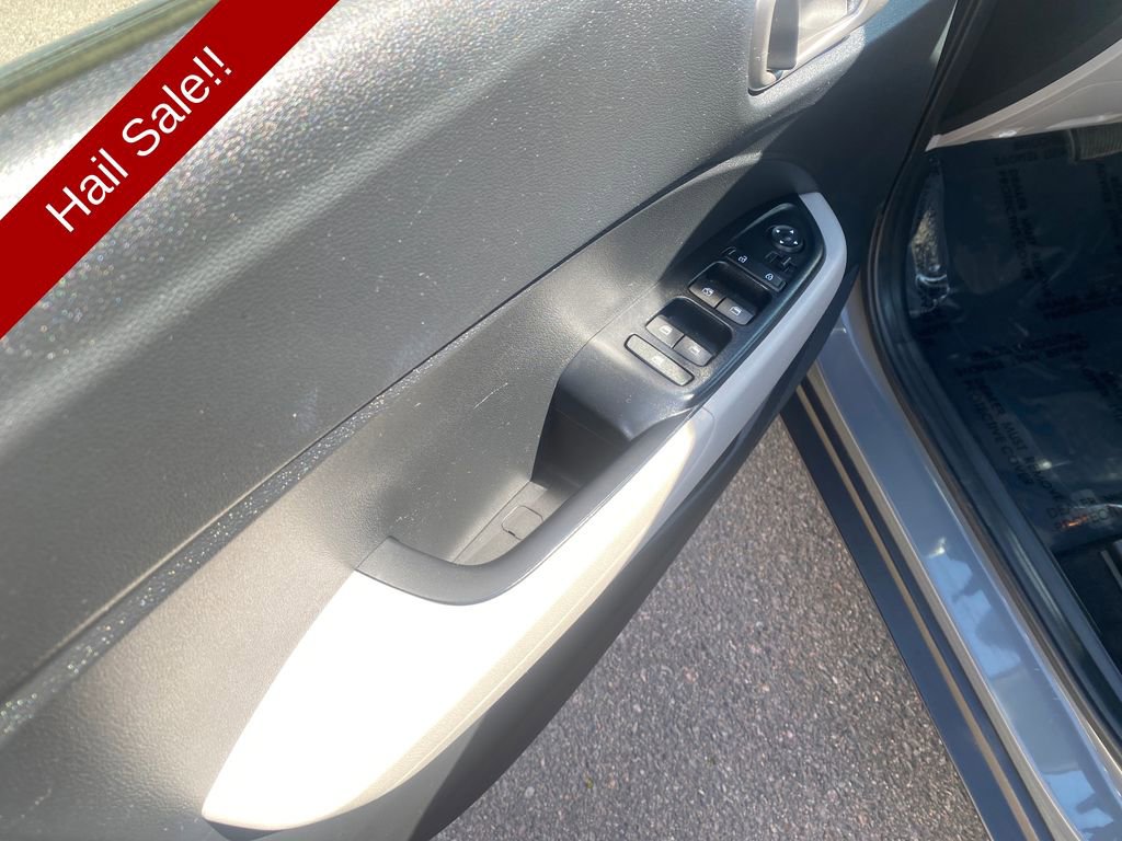 Used 2021 Hyundai Venue SEL w/ Premium Package FWD image 11