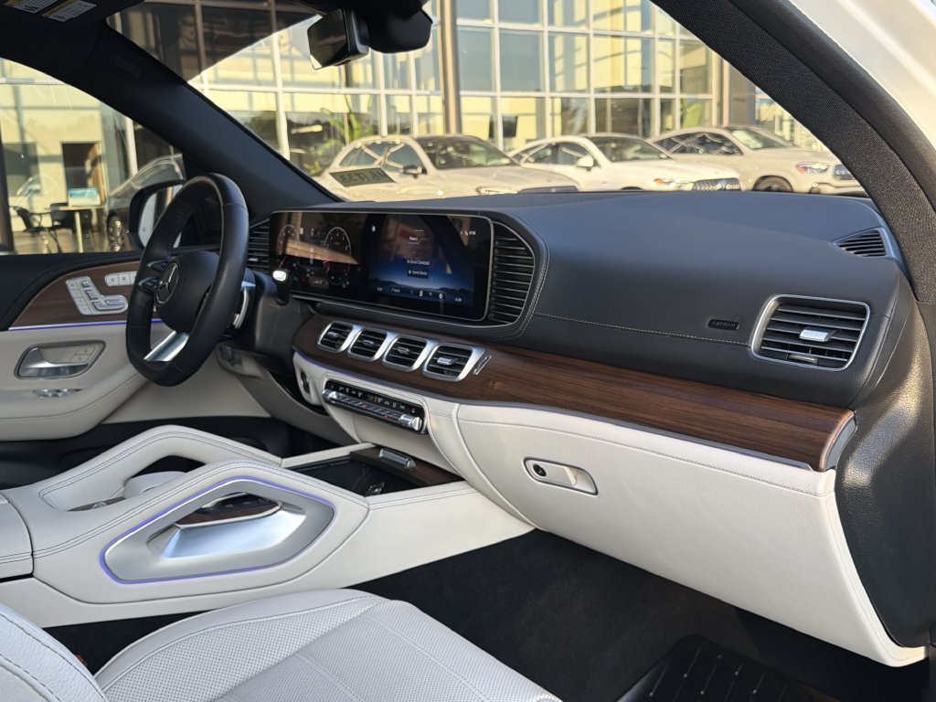 Used 2025 Mercedes-Benz GLS 580 4MATIC image 21
