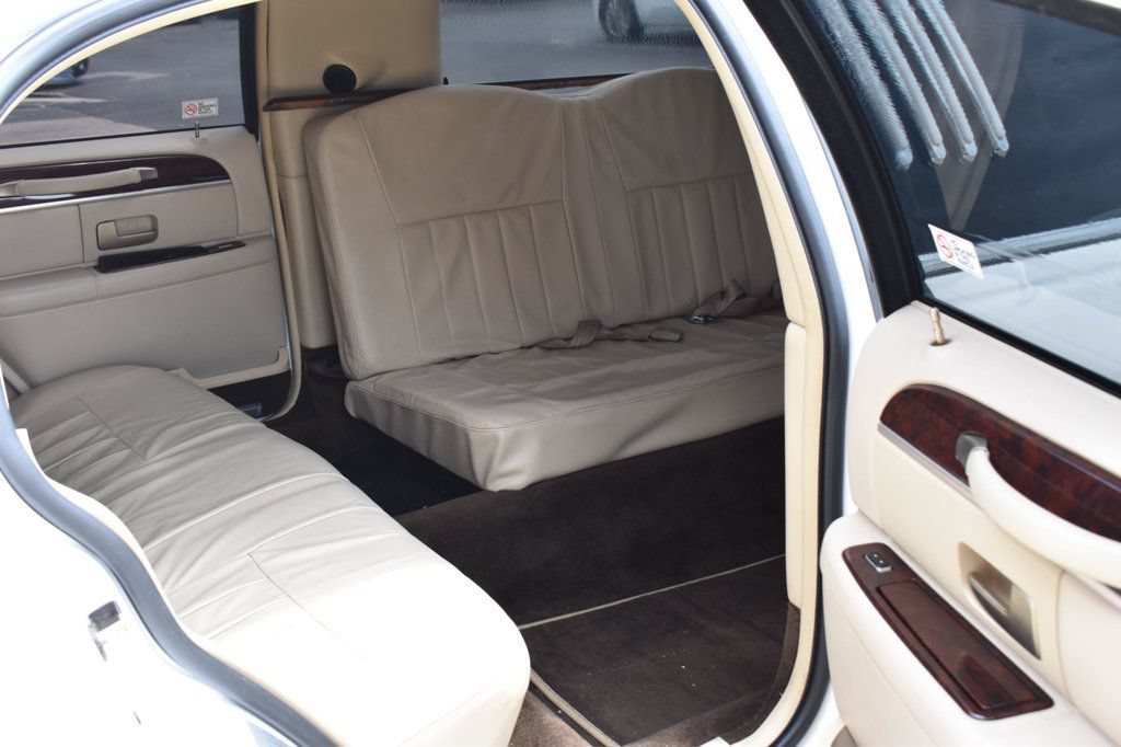 Used 2007 Lincoln Town Car Executive RWD image 19