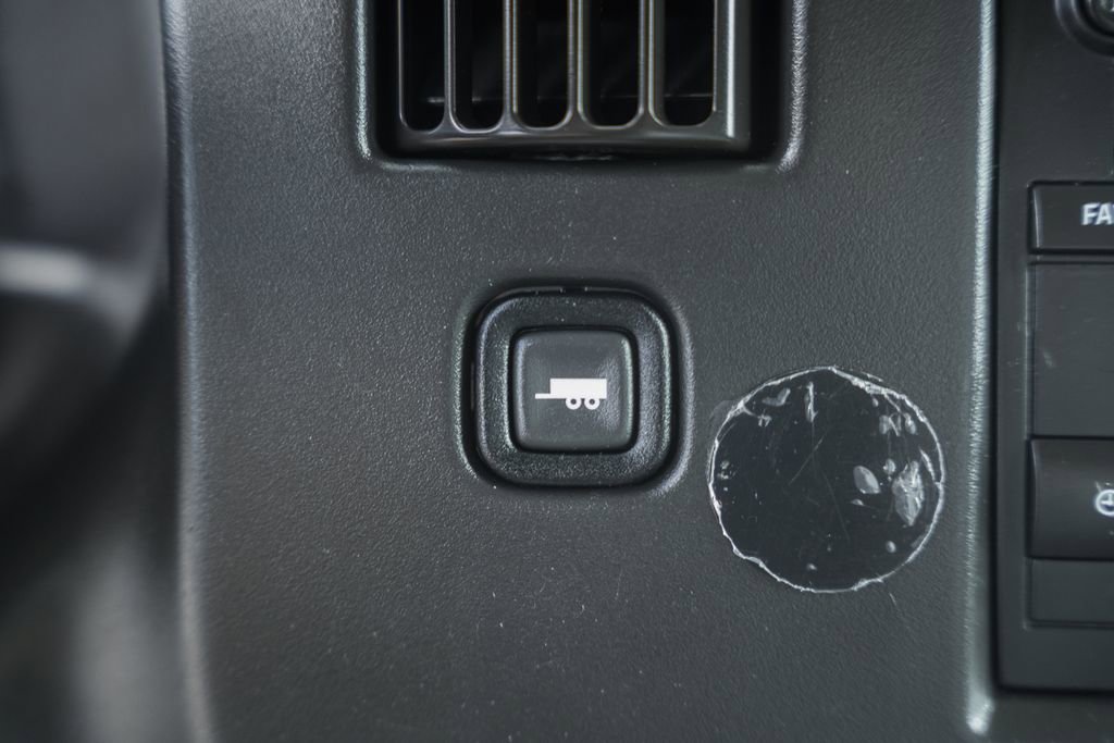 Used 2018 Chevrolet Express 2500 RWD image 21