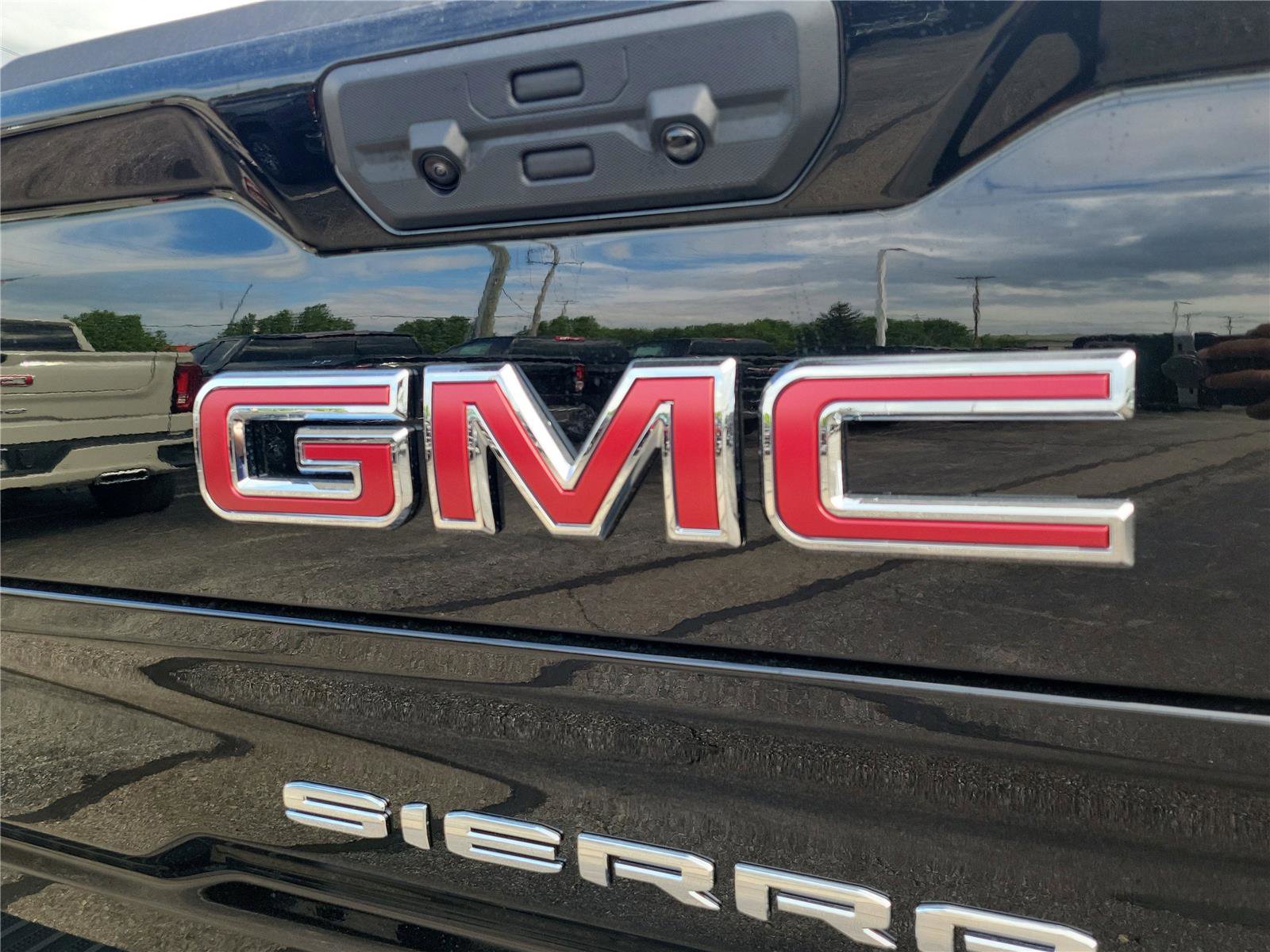 New 2026 GMC Sierra 1500 SLT w/ SLT Premium Package AWD/4WD image 8