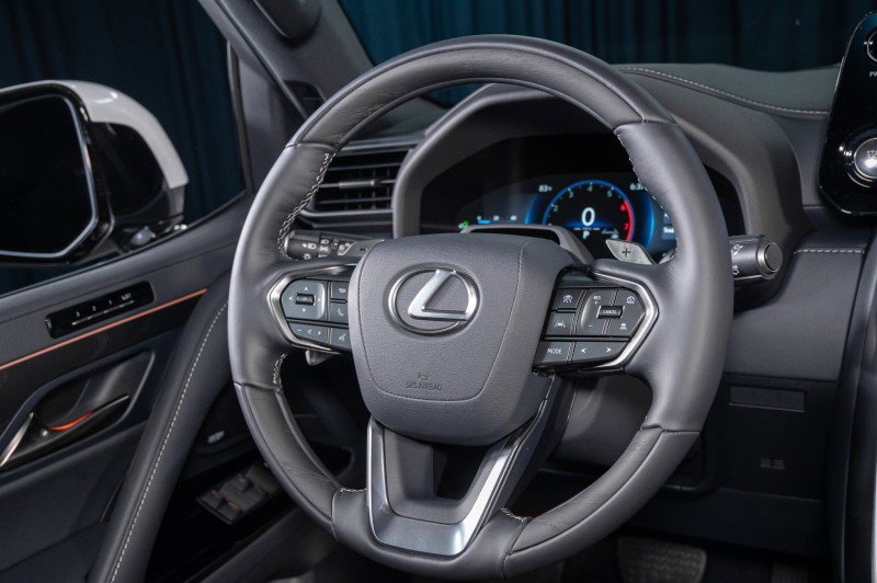 Used 2026 Lexus LX 600 4WD w/ Accessory Package (2T) image 16
