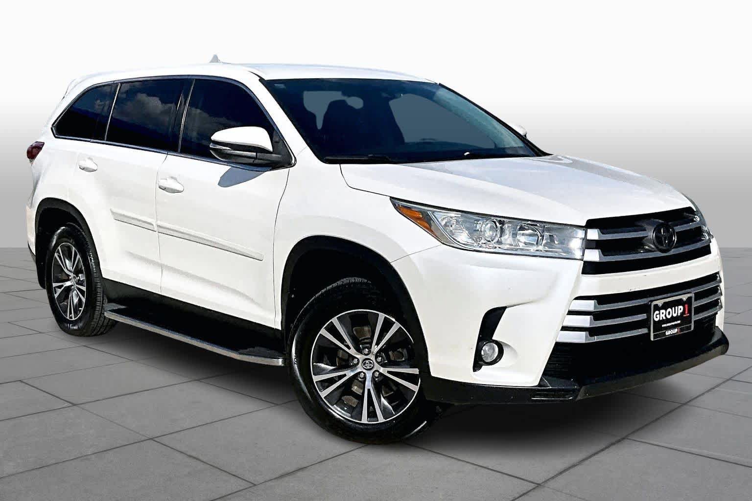 Used 2019 Toyota Highlander Plus FWD image 3