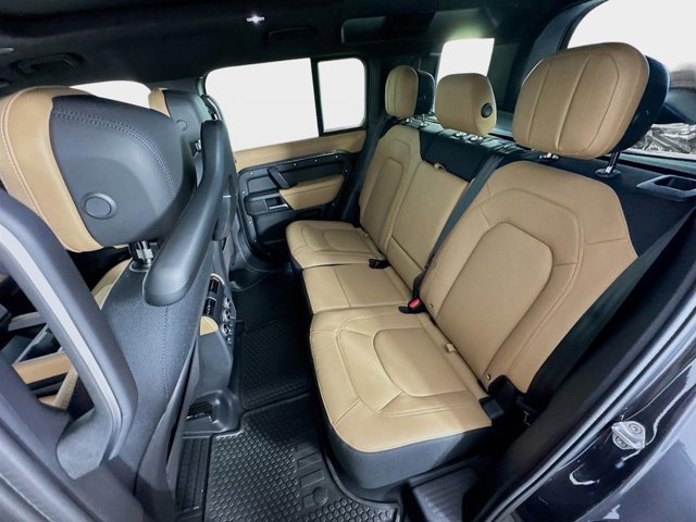Used 2025 Land Rover Defender 110 V8 image 24