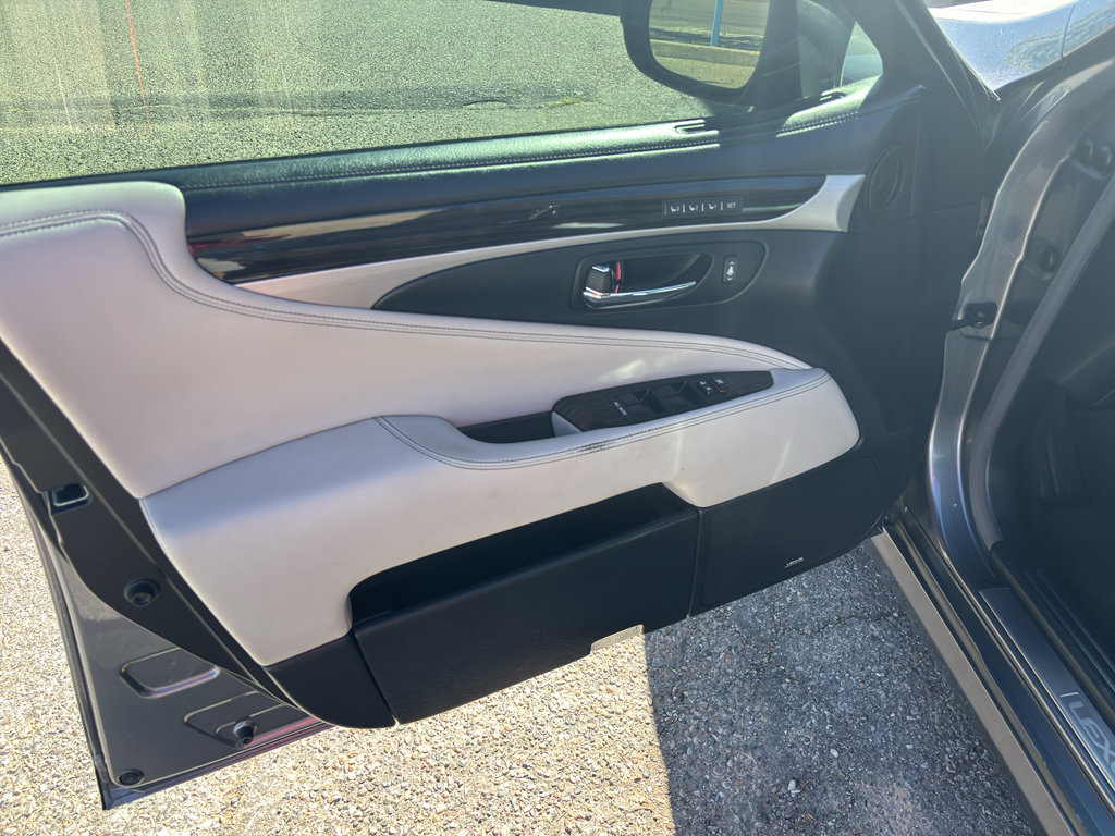 Used 2015 Lexus LS 460 AWD w/ Comfort Package image 18