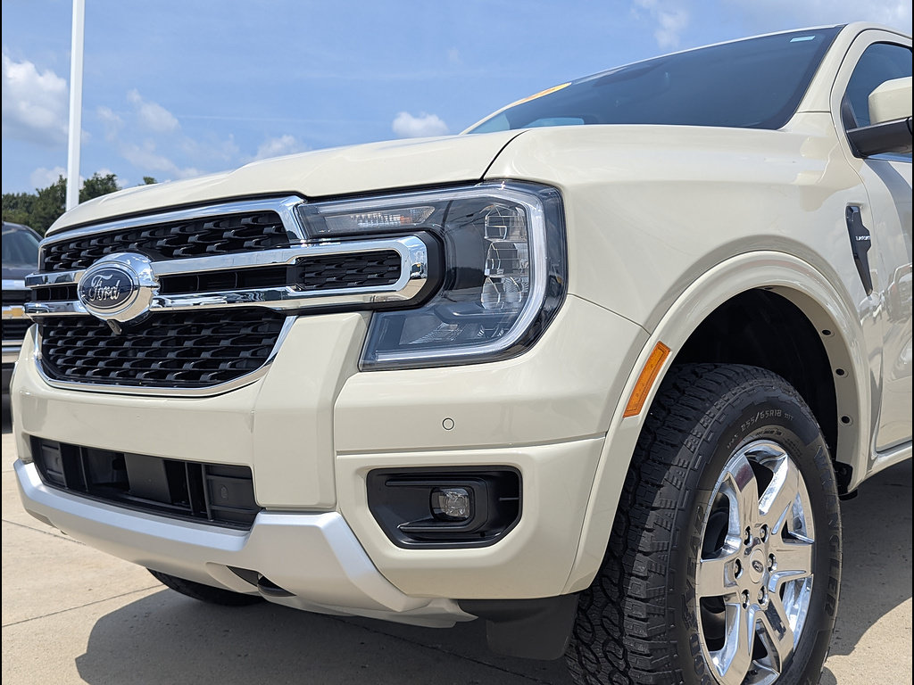 Used 2026 Ford Ranger Lariat w/ FX4 Off-Road Package AWD/4WD image 12