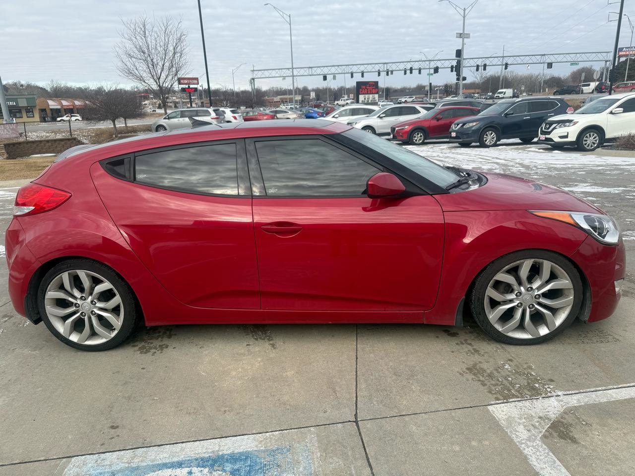 Used 2012 Hyundai Veloster w/ Style Pkg image 5
