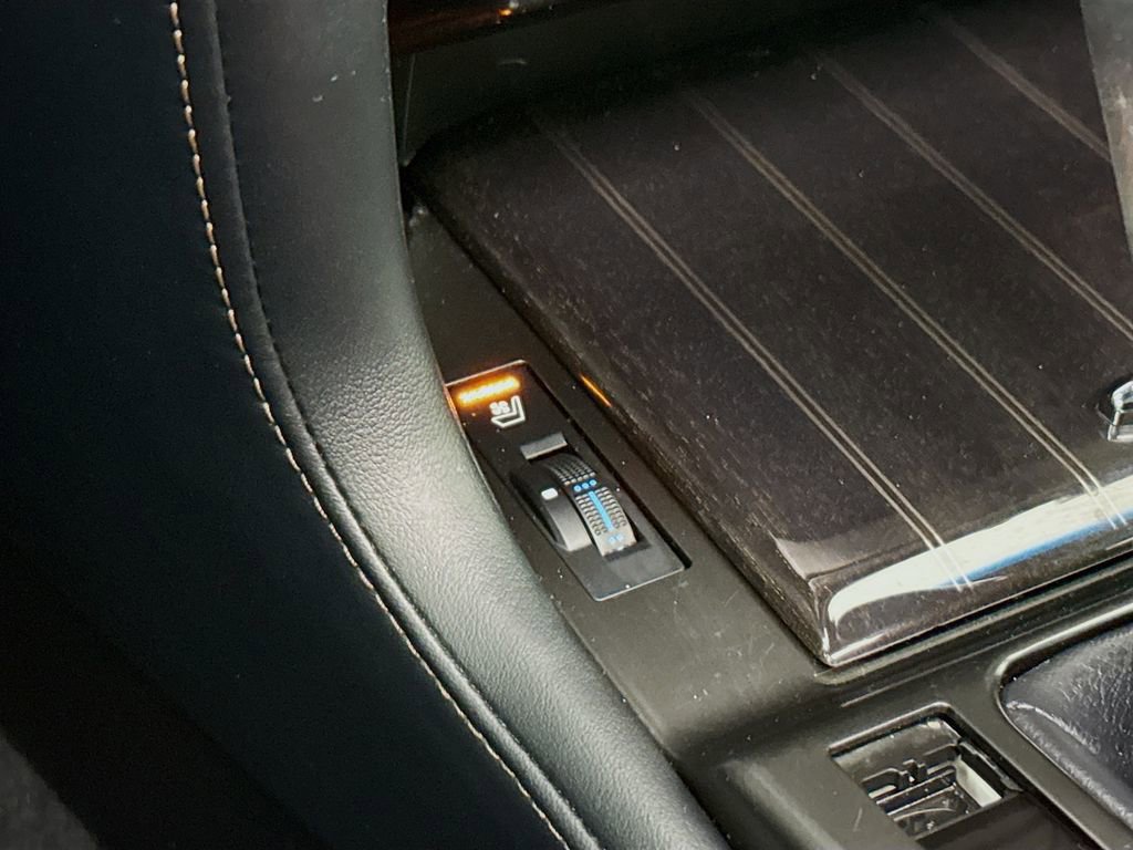 Used 2022 Lexus GX 460 Premium w/ Accessory Package image 22