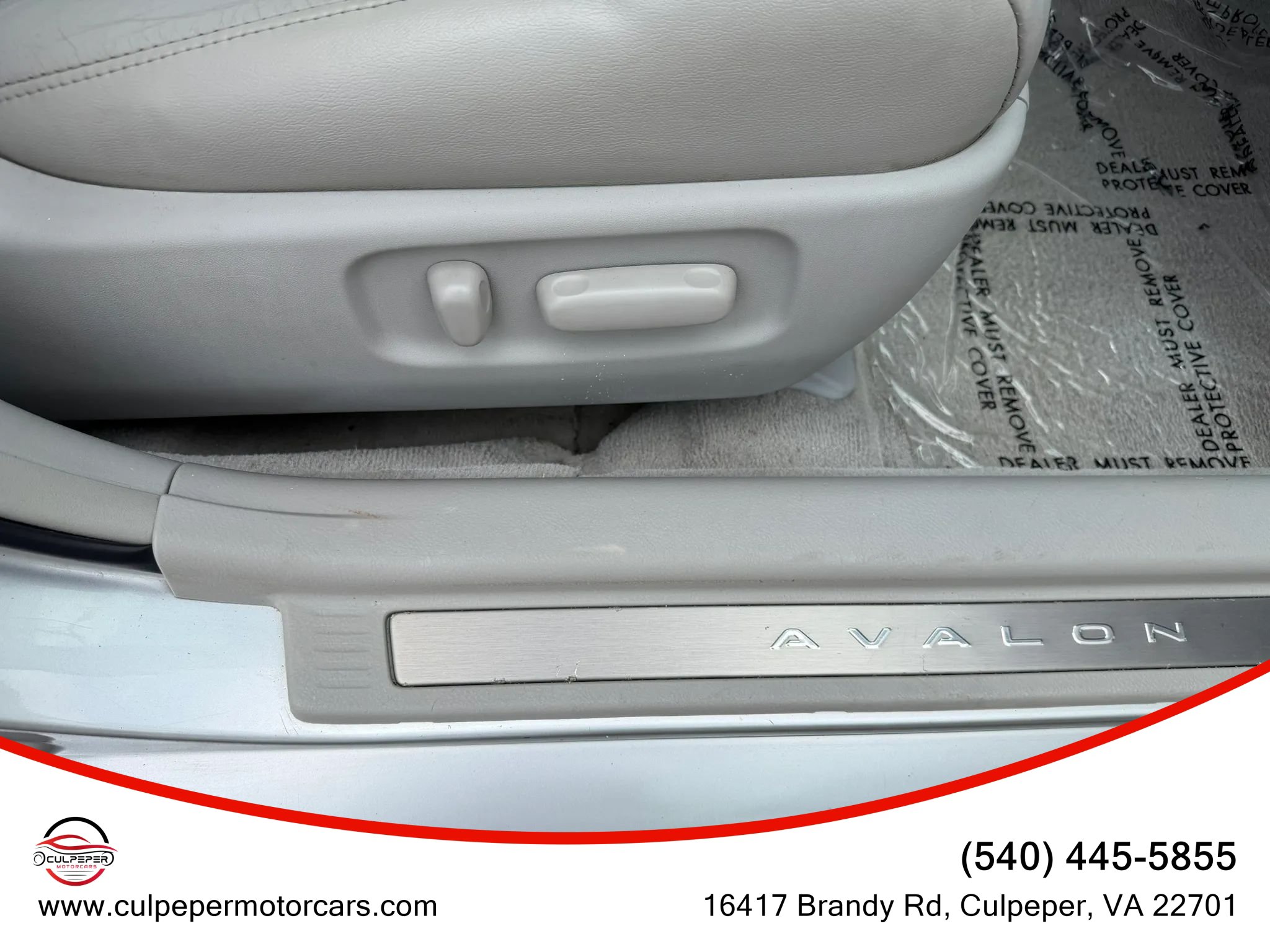 Used 2010 Toyota Avalon XLS FWD image 16