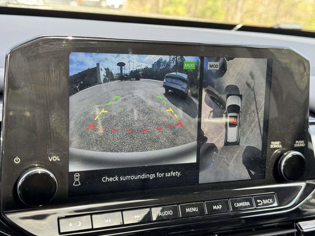 Used 2023 Nissan Pathfinder Platinum image 4