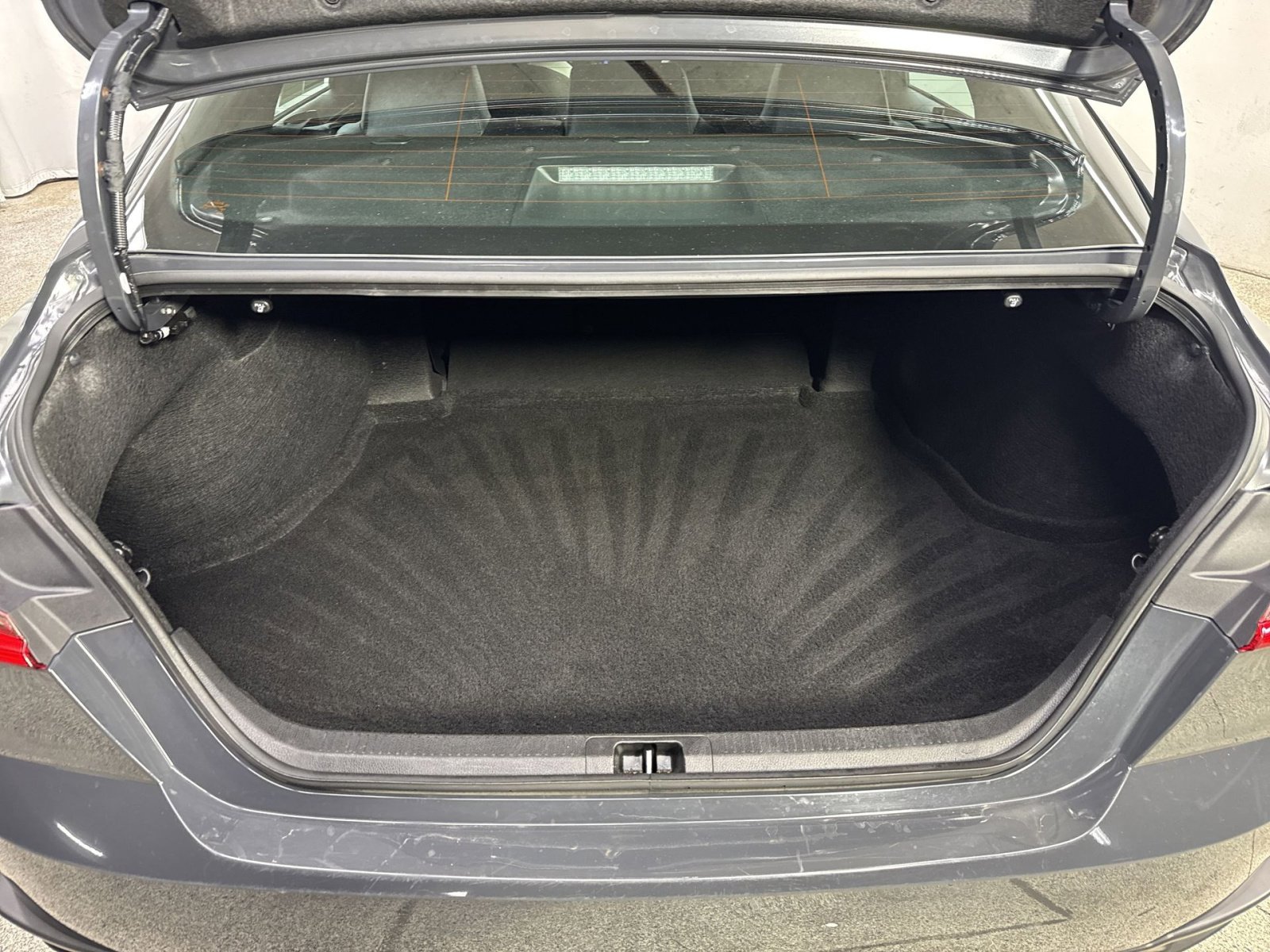 Used 2025 Toyota Camry SE w/ Convenience Package image 28