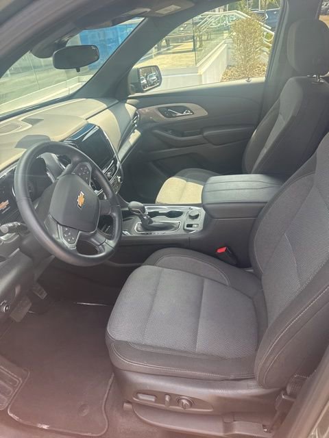 Used 2023 Chevrolet Traverse LT image 3