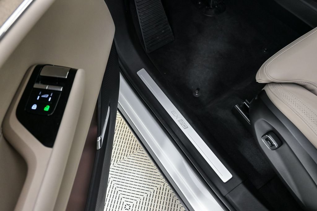 Certified 2025 Volvo EX90 Ultra image 10