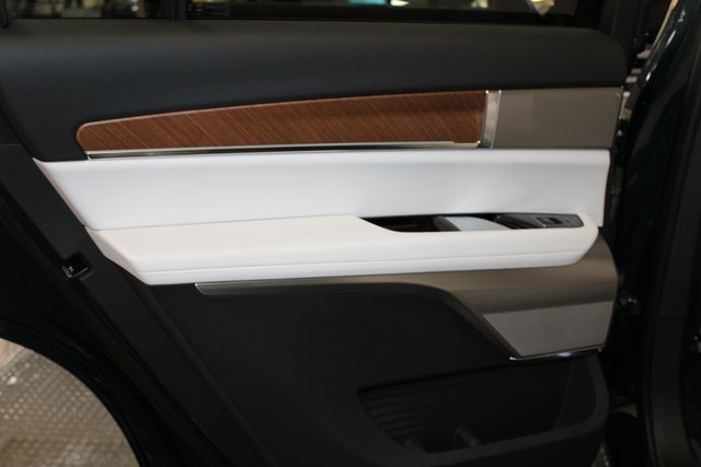 New 2026 Cadillac Vistiq Luxury image 15