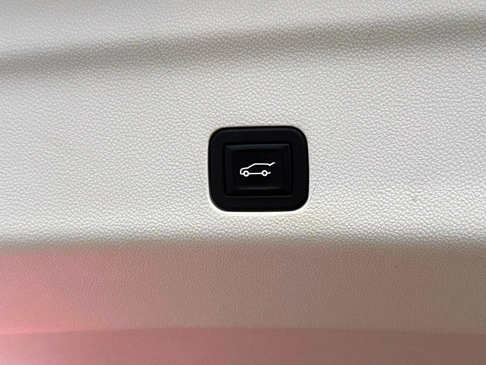 Used 2024 Cadillac Escalade Premium Luxury Platinum image 12