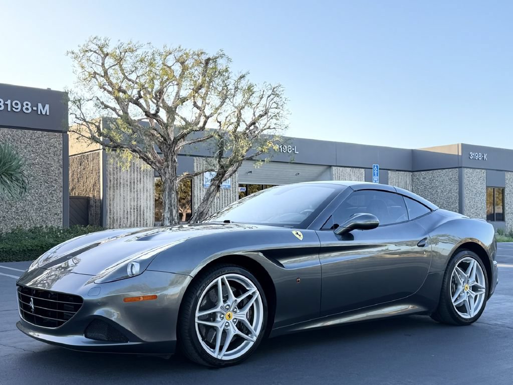 Used 2016 Ferrari California T RWD image 9
