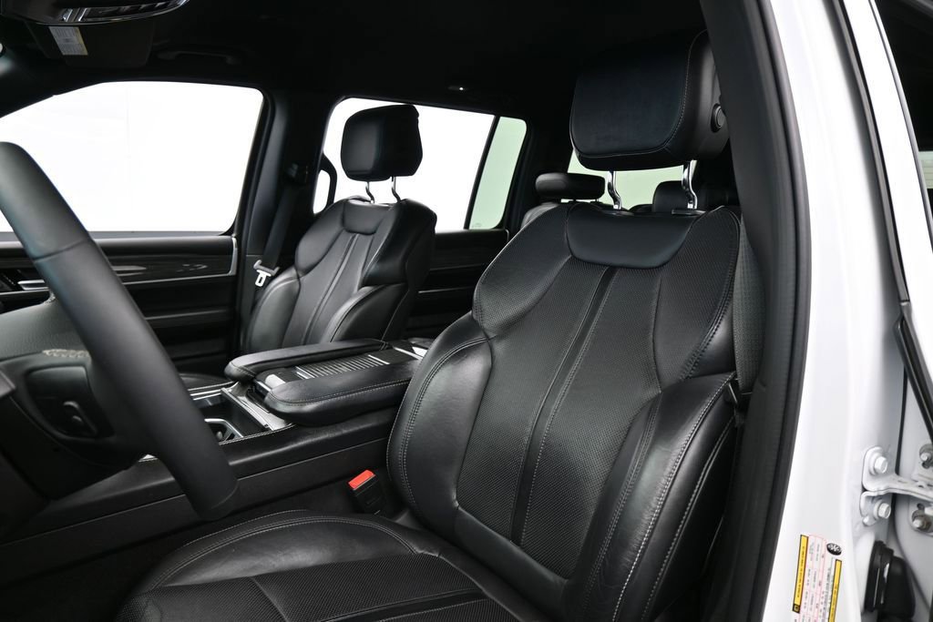 Used 2022 Jeep Wagoneer Series III RWD image 10