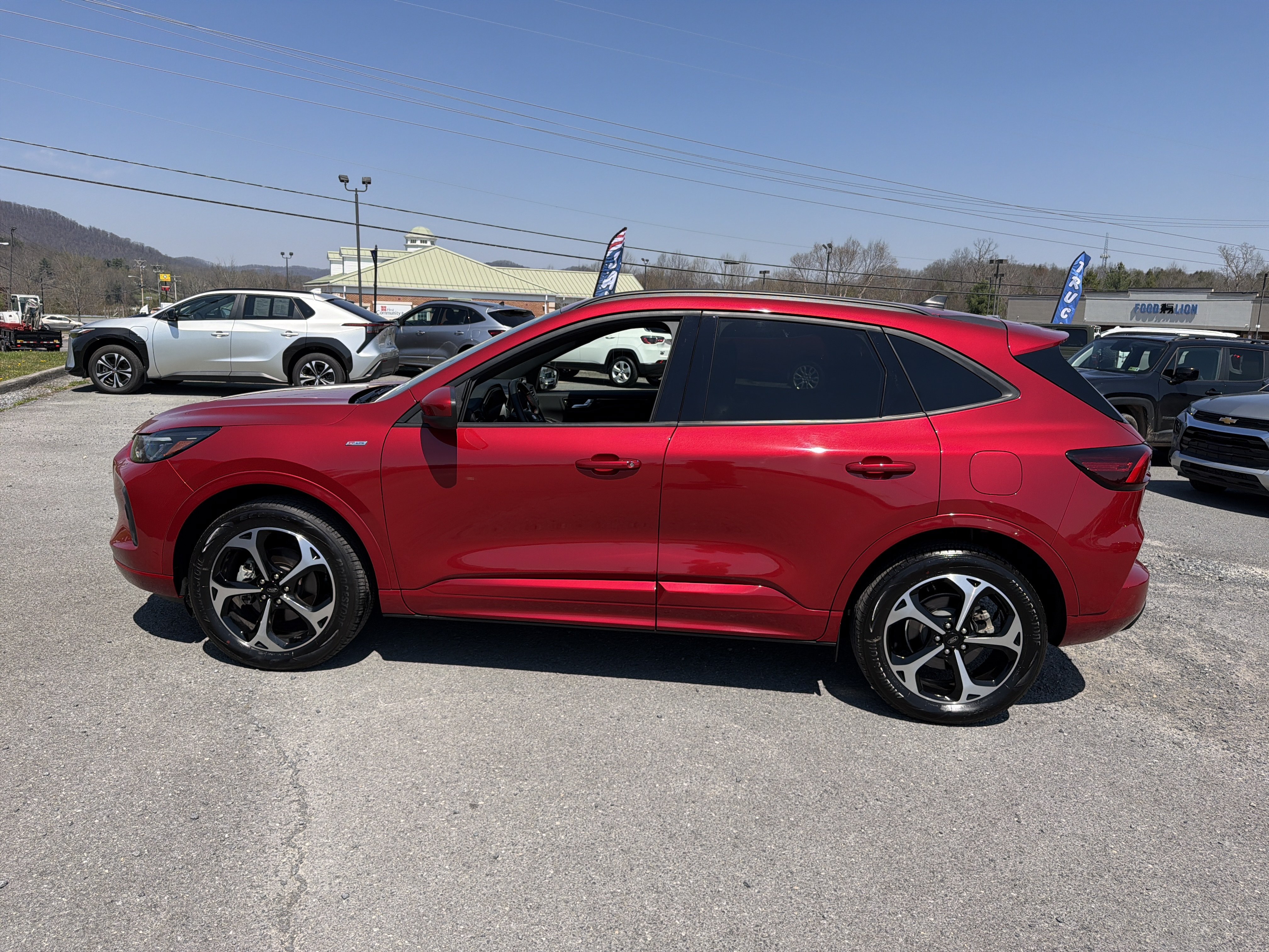 Used 2025 Ford Escape ST-Line Elite AWD/4WD image 10