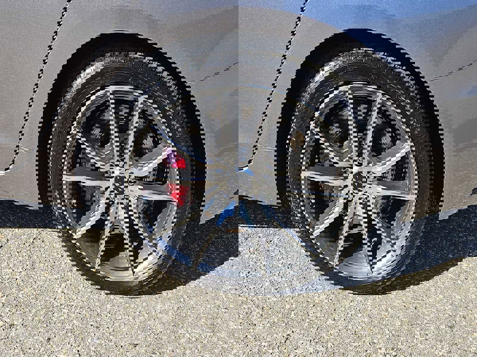 Used 2025 Genesis G70 2.5T image 3