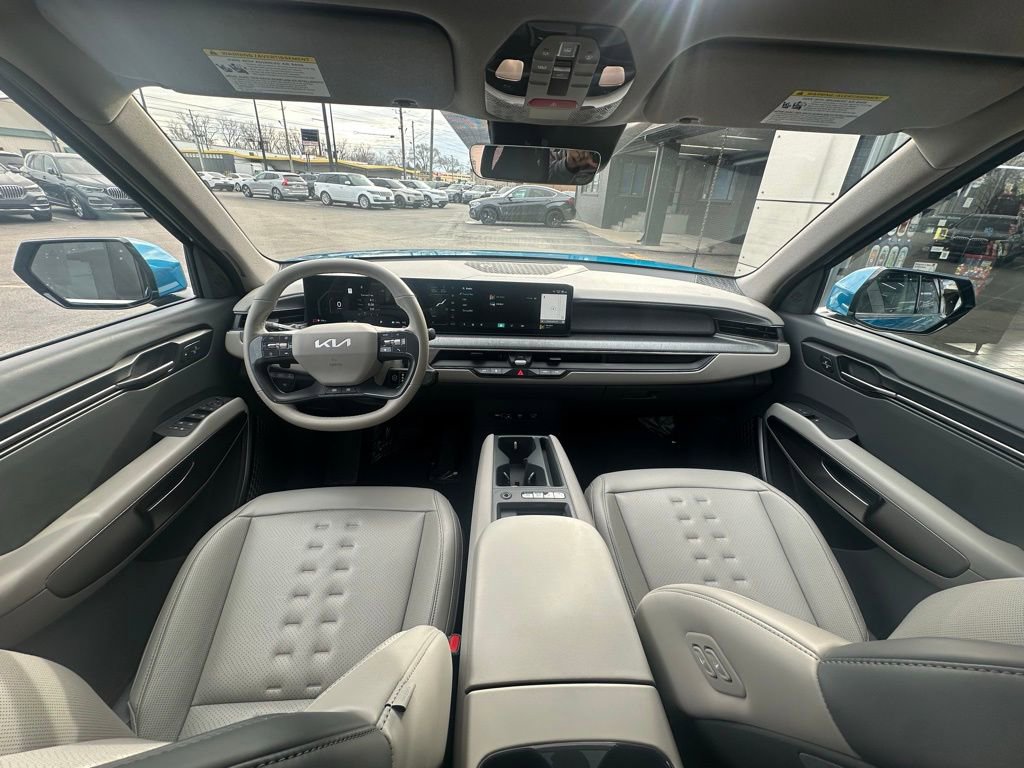 Used 2025 Kia EV9 Wind image 2
