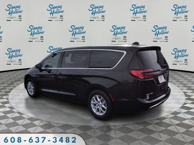 Used 2024 Chrysler Pacifica Touring-L image 7