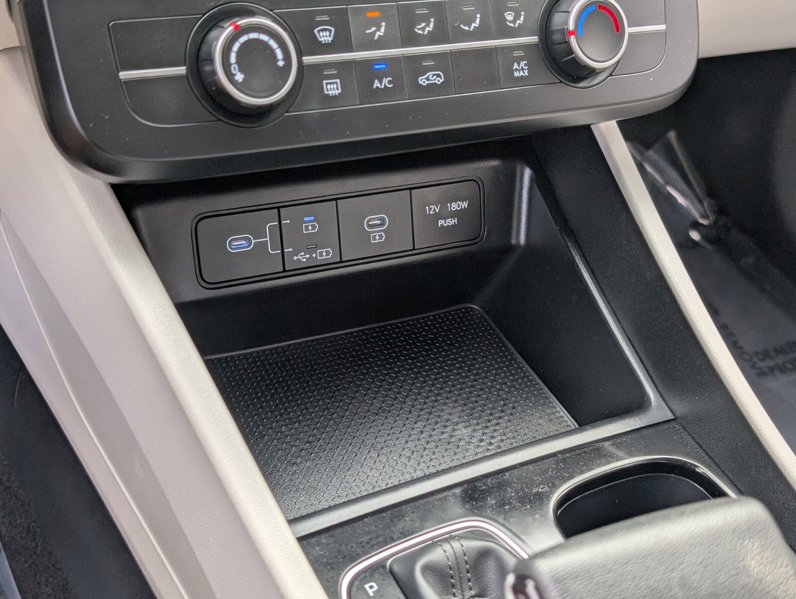 Used 2025 Hyundai Tucson SE image 27