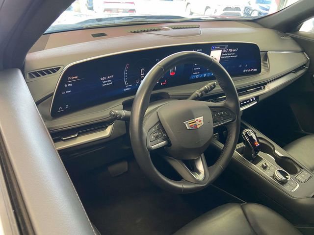 Used 2025 Cadillac XT4 Premium Luxury image 13