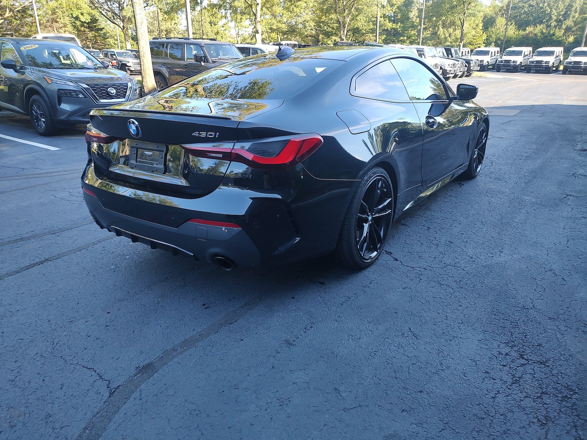 Used 2022 BMW 430i Coupe w/ M Sport Package RWD image 6