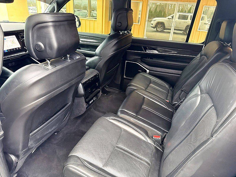 Used 2022 Jeep Wagoneer Series II AWD/4WD image 12