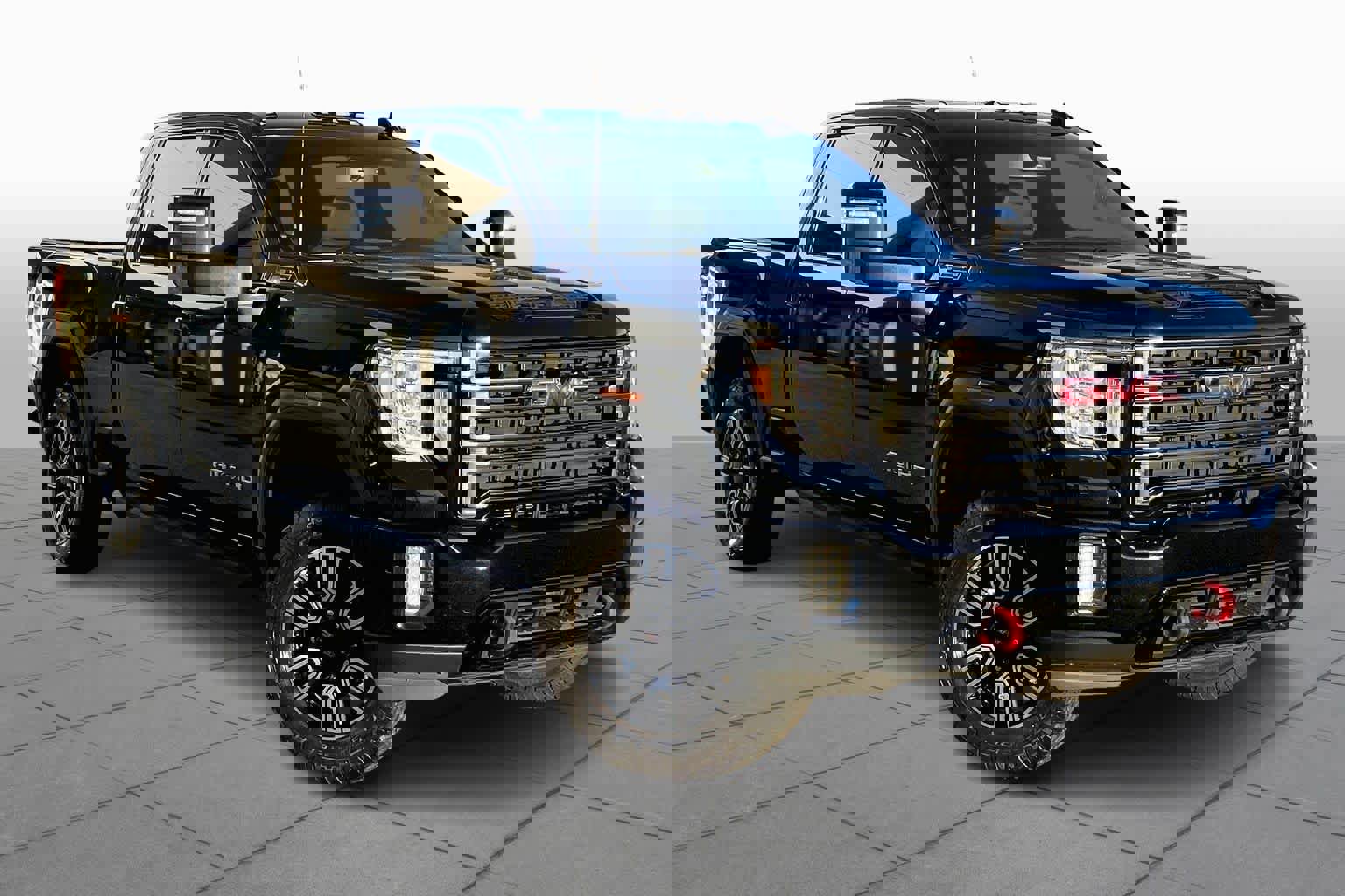 Used 2022 GMC Sierra 2500 AT4 w/ Gooseneck/5TH Wheel Package image 2