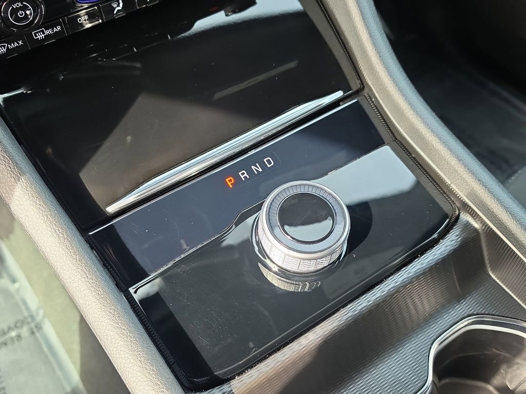 Used 2025 Jeep Grand Cherokee Laredo w/ Luxury Tech Group I image 17