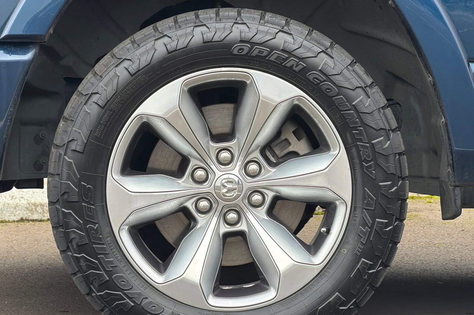 Used 2022 RAM 1500 Limited w/ Body Color Bumper Group image 26