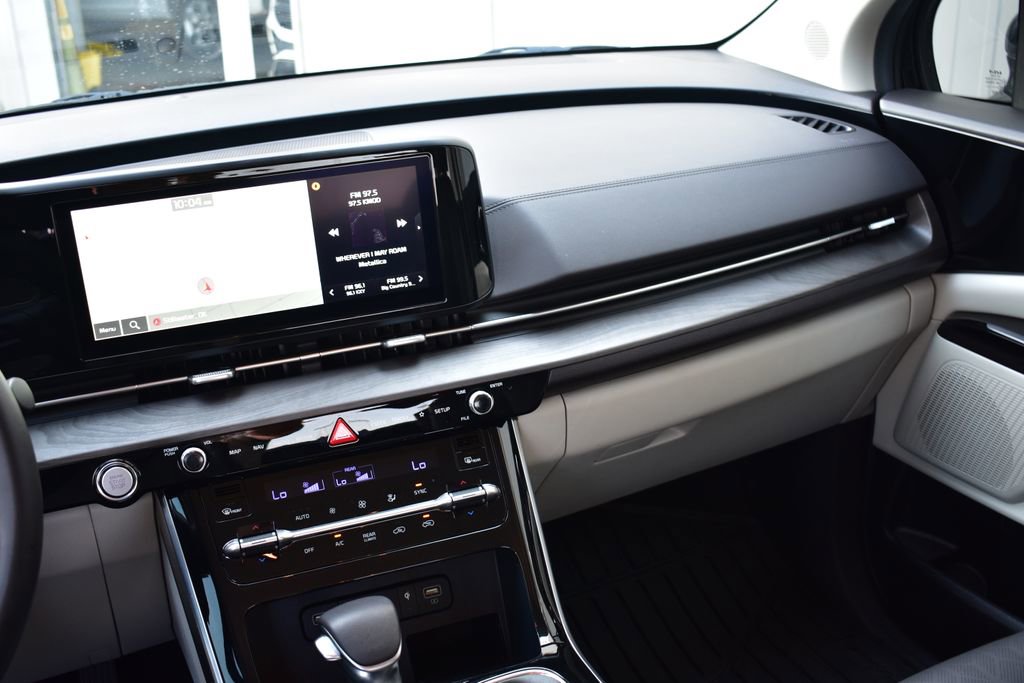 Used 2024 Kia Carnival EX FWD image 29