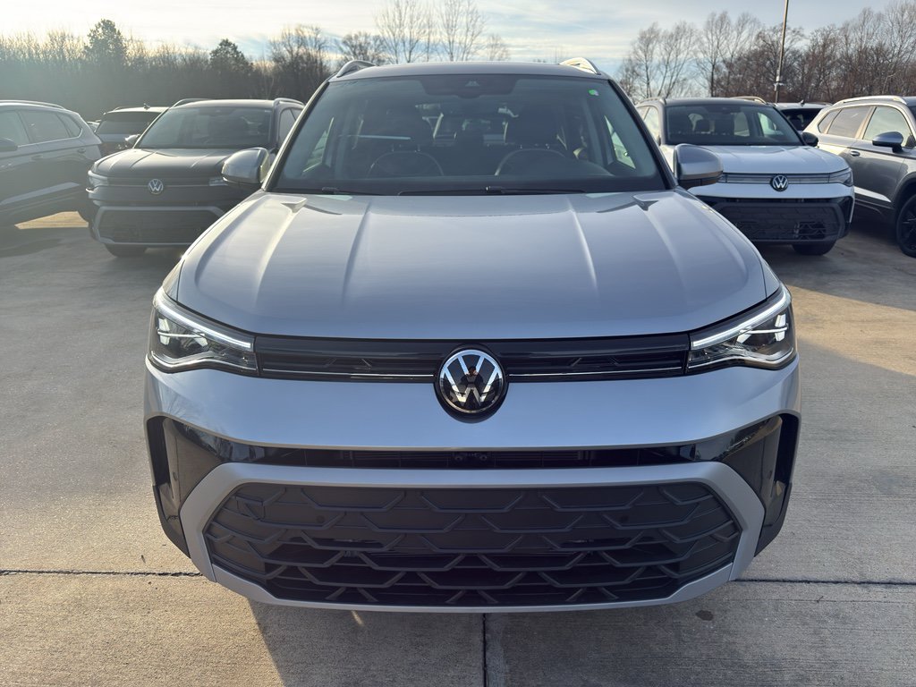 New 2026 Volkswagen Taos SE FWD image 2