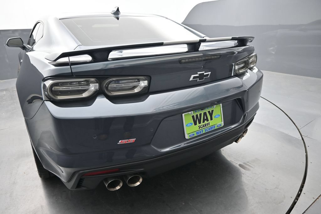 Used 2019 Chevrolet Camaro SS RWD image 2