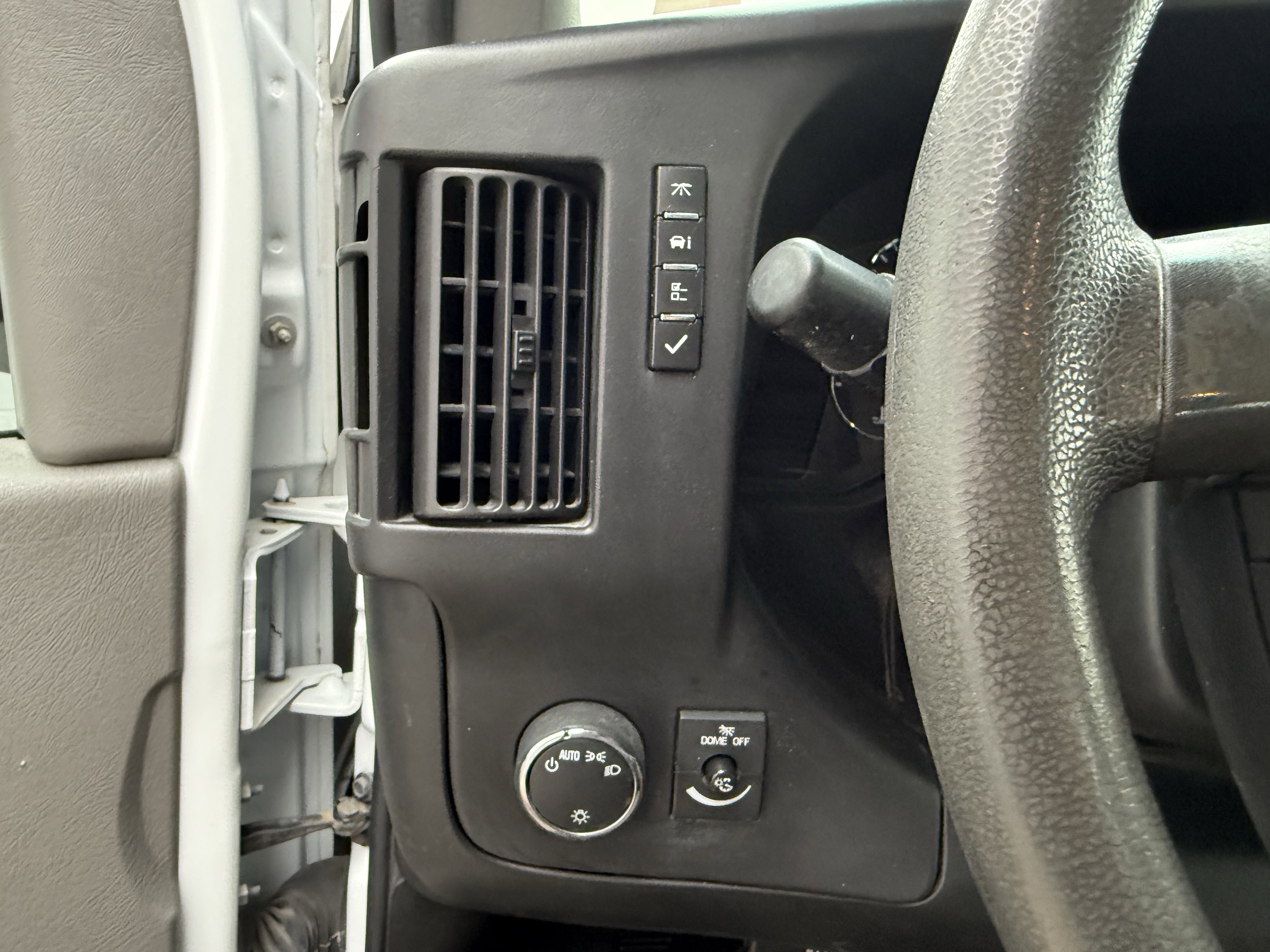 Used 2017 Chevrolet Express 2500 Extended image 13