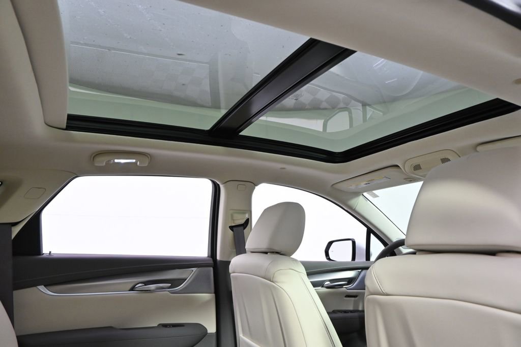 New 2025 Cadillac XT5 Premium Luxury w/ LPO, Floor Liner Package AWD/4WD image 17