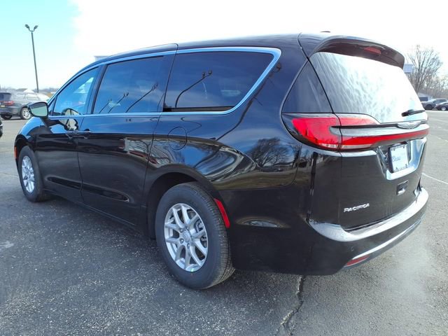New 2026 Chrysler Pacifica Select image 5