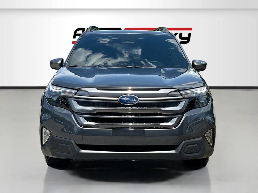 Used 2025 Subaru Forester Premium AWD/4WD image 2