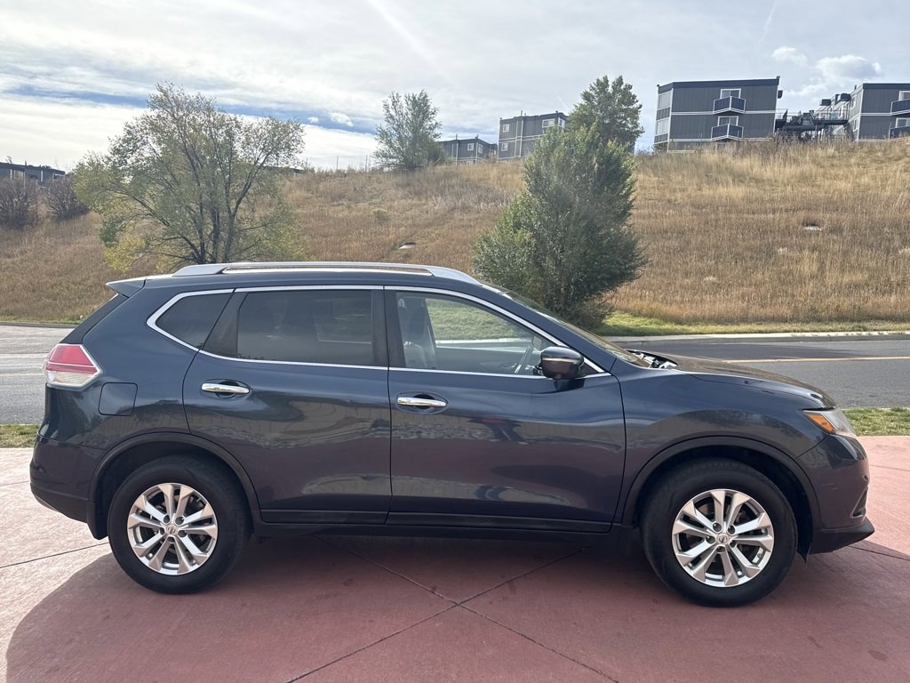 Used 2015 Nissan Rogue SV w/ SV Premium Package image 4