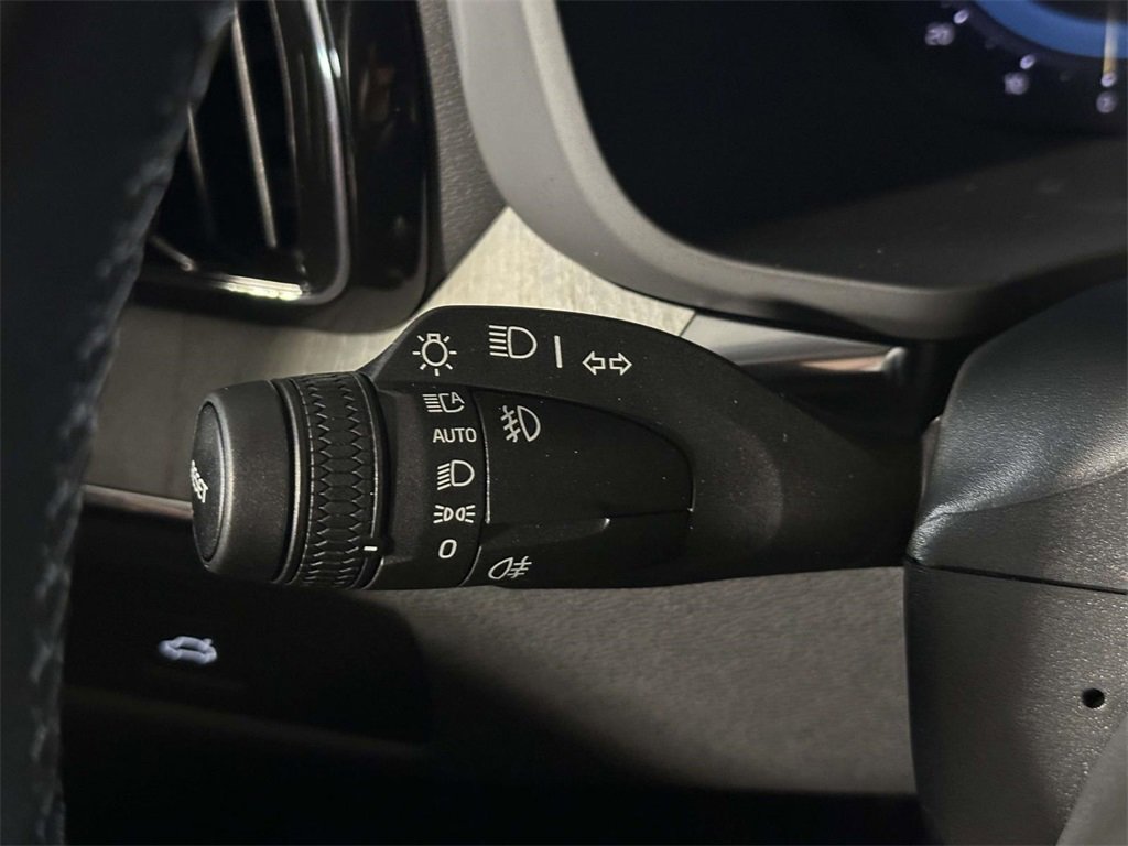 Used 2025 Volvo XC60 B5 Plus image 25