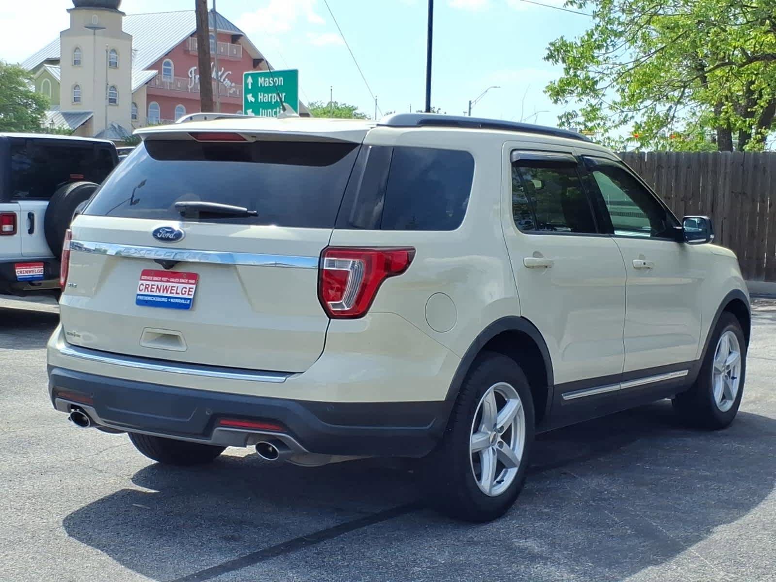 Used 2018 Ford Explorer XLT w/ Equipment Group 201A FWD image 8