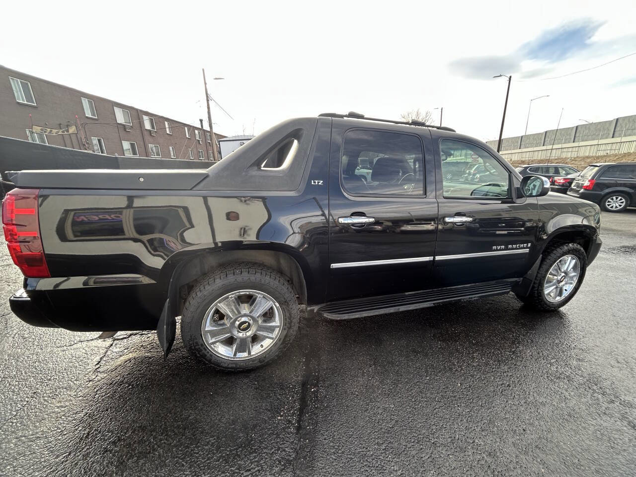 Used 2009 Chevrolet Avalanche LTZ image 9